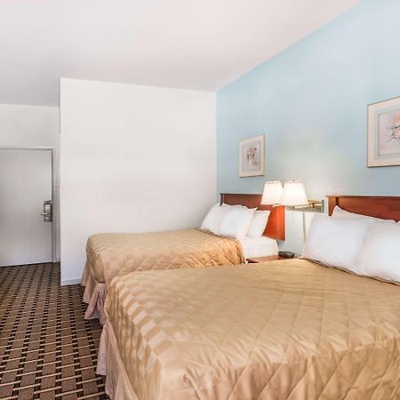 Super 8 By Wyndham Knoxville Downtown Area Экстерьер фото