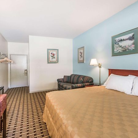 Super 8 By Wyndham Knoxville Downtown Area Экстерьер фото
