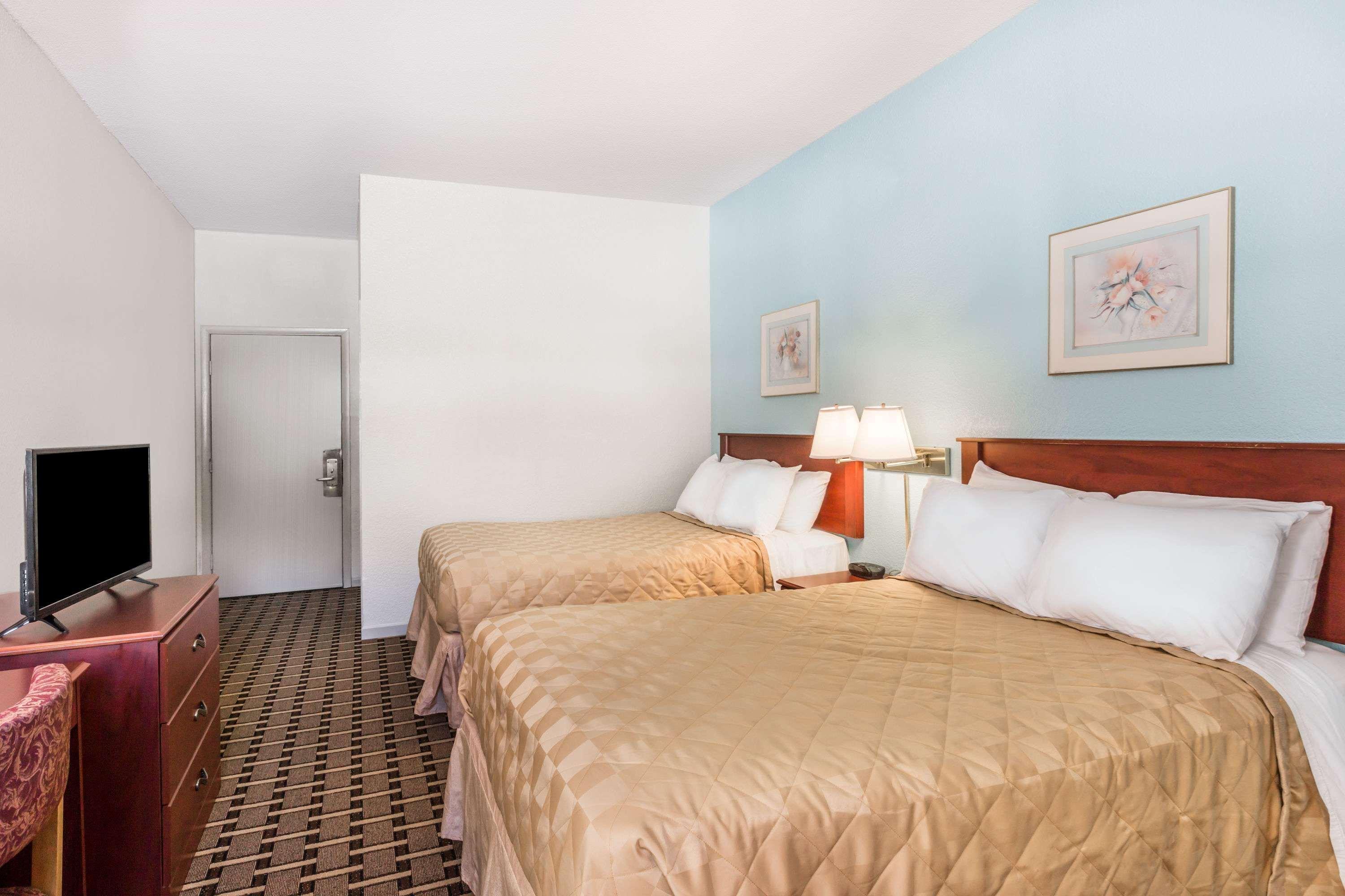 Super 8 By Wyndham Knoxville Downtown Area Экстерьер фото