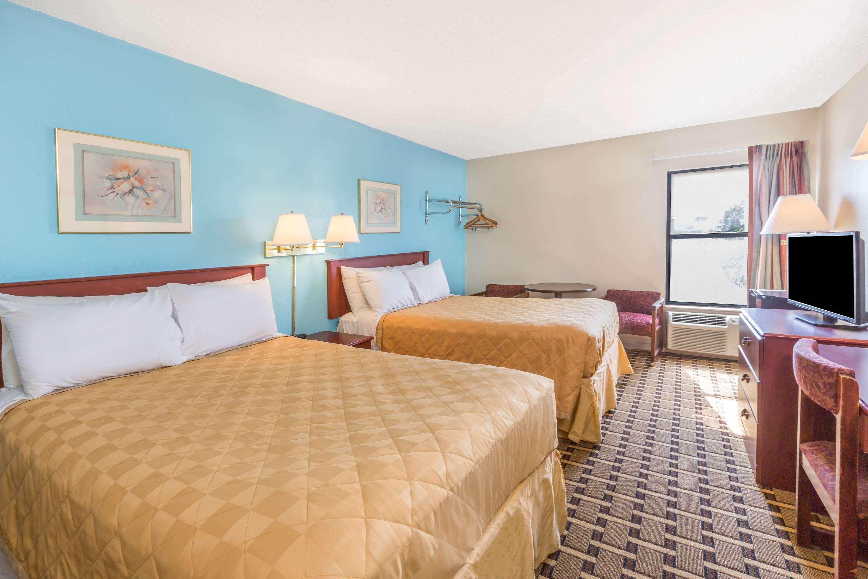 Super 8 By Wyndham Knoxville Downtown Area Экстерьер фото