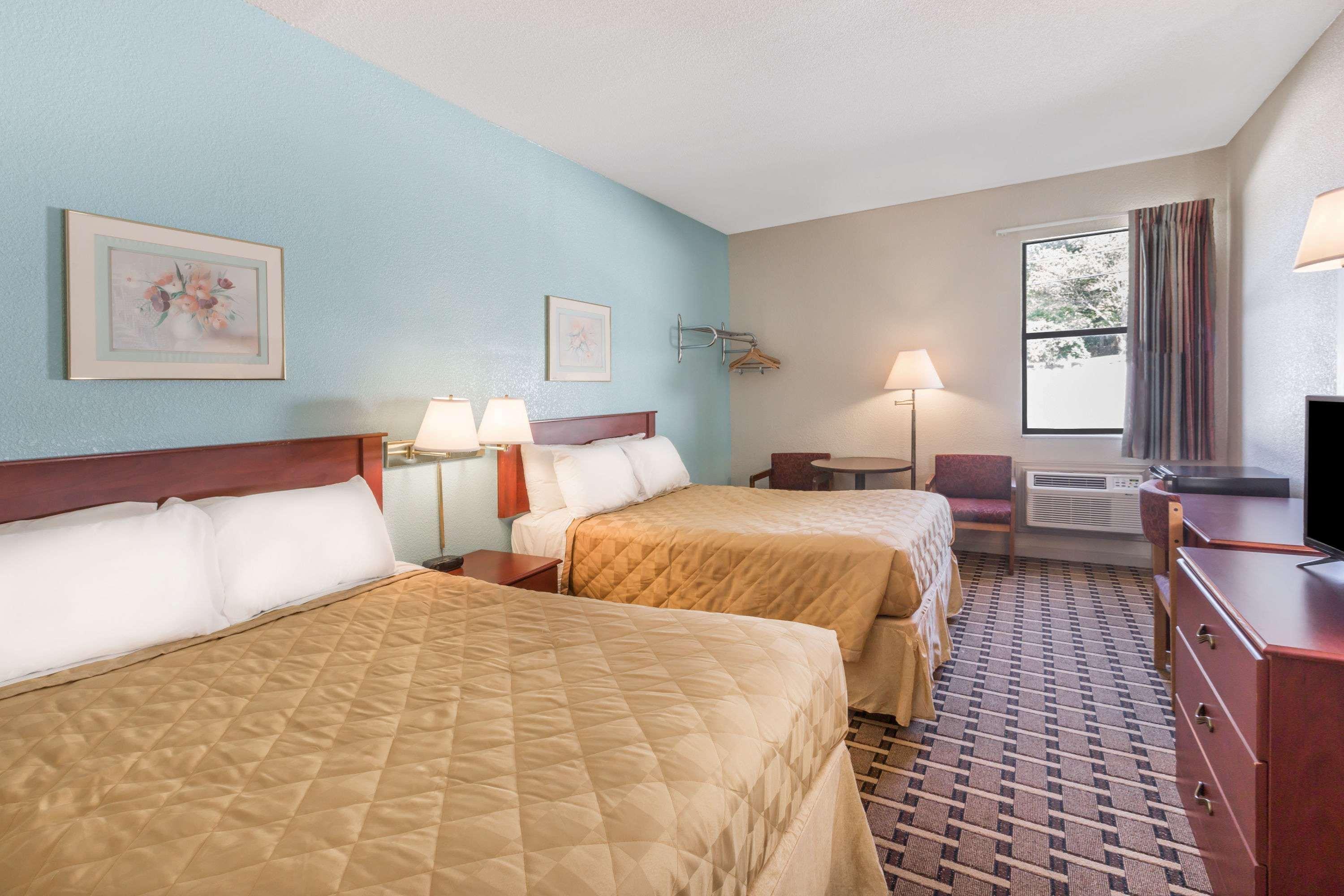 Super 8 By Wyndham Knoxville Downtown Area Экстерьер фото